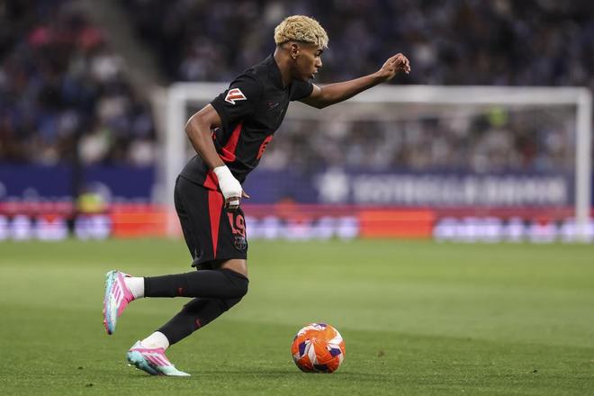 0：5惨败！巴萨1战创新纪录，挺进决赛！球迷感叹：全队帮1人圆梦